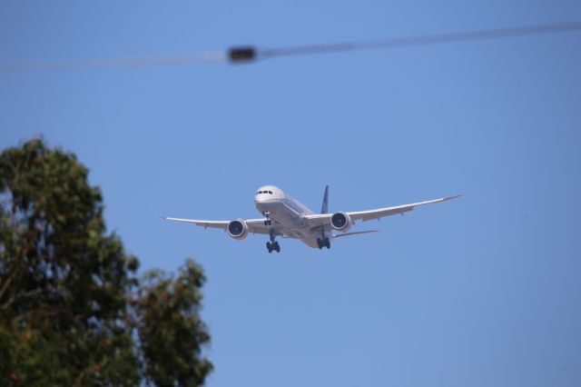 BOEING 787-10 Dreamliner —