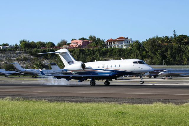 Bombardier Challenger 300 (N531FX)