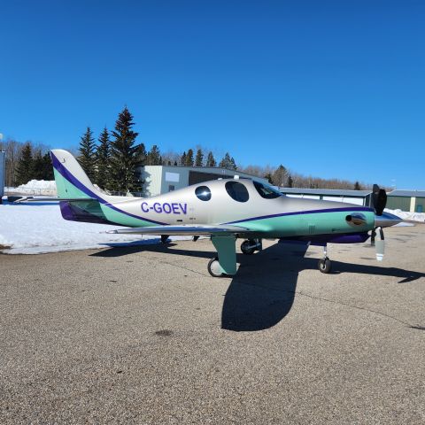 Lancair Evolution (C-GOEV) - Lancair Evolution