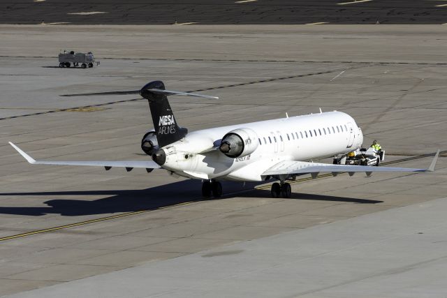Canadair Regional Jet CRJ-900 (N245LR)