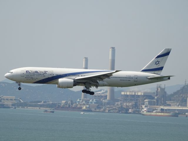 Boeing 777-200 (4X-ECB)