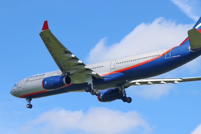 Airbus A330-300 (RA-73783)