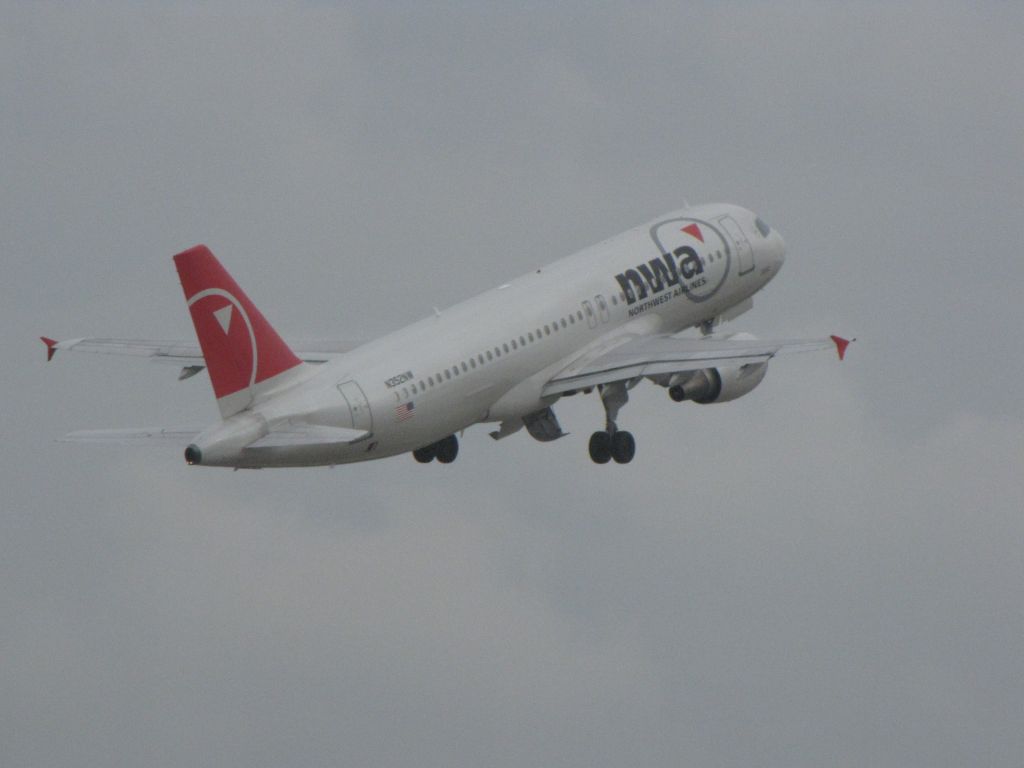 Airbus A320 (N352NW)