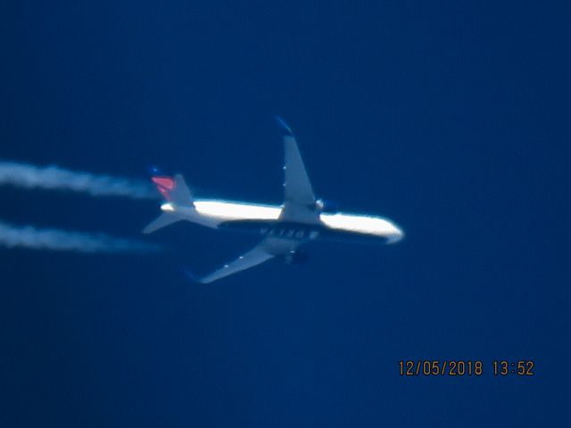 BOEING 767-300 (N178DN)