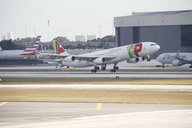 Airbus A340-300 (CS-TOC)