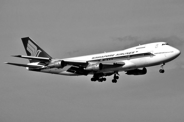 Boeing 747-200 (9V-SQL) - SINGAPORE AIRLINES BOEING 747-212B - REG : 9V-SQL (CN 21937/419 - ADELAIDE INTERNATIONAL AIRPORT SA. AUSTRALIA - YPAD (9/5/1985)