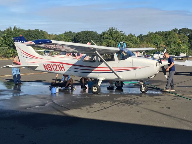 Cessna Skyhawk (N9121H)