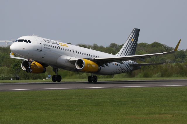 Airbus A320 (EC-LVS) - VLG8749 returns to Barcelona.