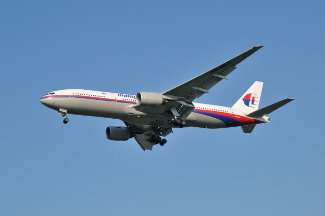 Boeing 777-200 (9M-MRA) - 2015/4/27