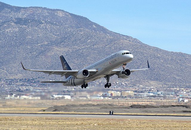 Boeing 757-200 (N659DL)