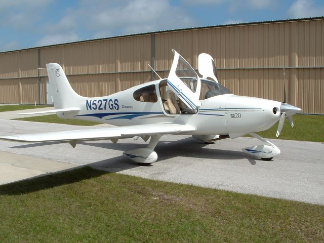 Cirrus SR-20 (N527GS)