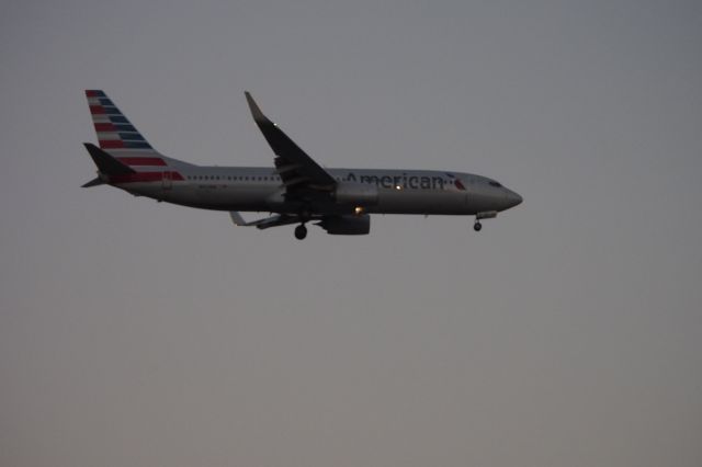 Boeing 737-800 (N924NN)