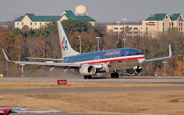 Boeing 737-700 — - Touching down on runway 20R at Nashville