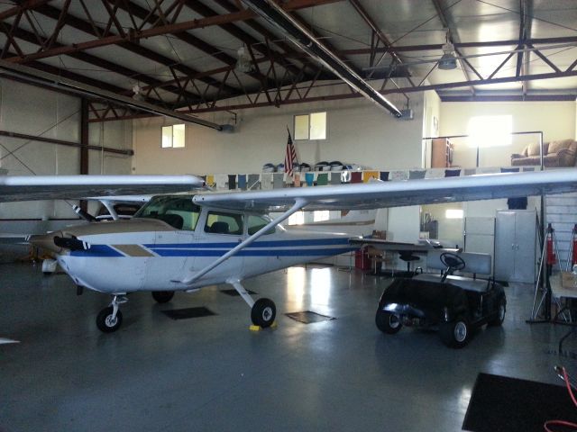 Cessna Skyhawk (N2209E)