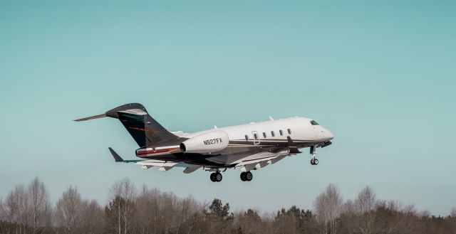 Bombardier Challenger 300 (N527FX)