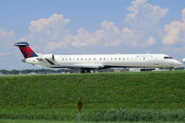 Canadair Regional Jet CRJ-900 (N316PQ)