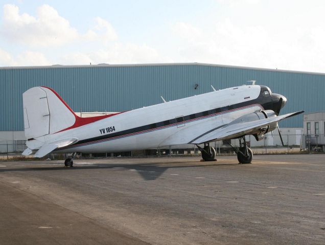 Douglas DC-3 (YV-1854)