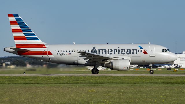 Airbus A319 (N755US) - Departing runway 4