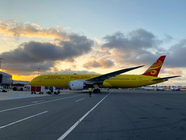 Boeing 787-9 Dreamliner (B-7302) - CB/GC/PS