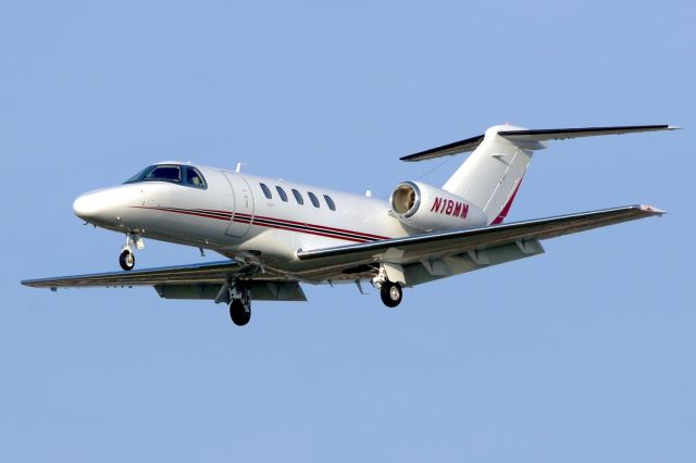 Cessna Citation CJ4 (N18MM) - 12R approach.