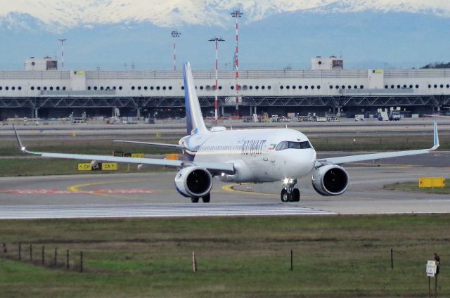 Airbus A320 (9K-AKN)