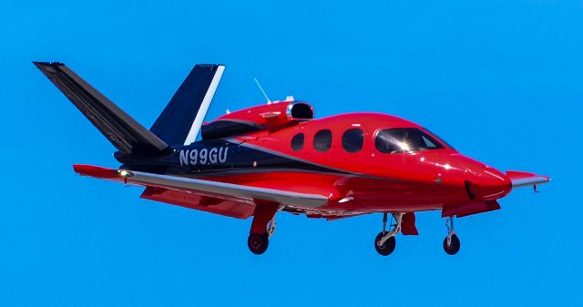 Cirrus Vision SF50 (N99GU) - N99GU Cirrus Vision SF50 s/n 0078 - North Las Vegas Airport  KVGT, VGTbr /Photo: Tomás Del Corobr /May 12, 2022