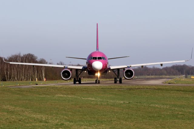 Airbus A320 (HA-LYO)