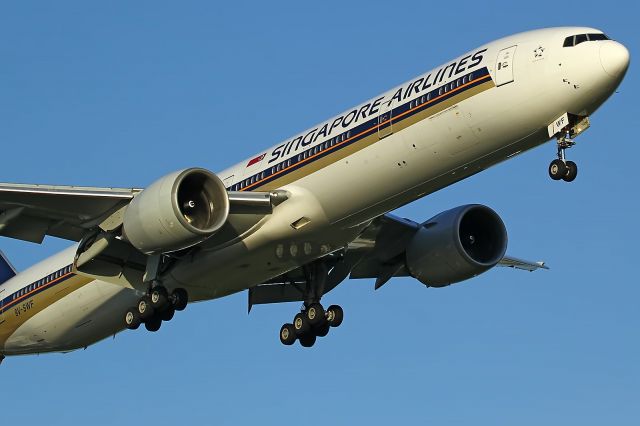 BOEING 777-300 (9V-SWF)