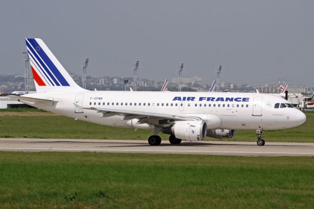 Airbus A319 (F-GPMB)