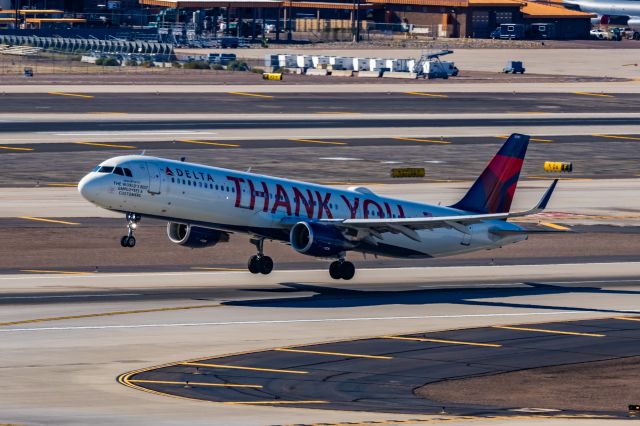 Airbus A321 (N391DN) - A Delta Airlines A321 in Thank You special livery taking off from PHX on 1/25/23. Taken with a Canon R7 and Tamron 70-200 G2 lens.