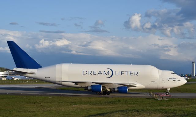 Boeing 747-400 (N718BA)