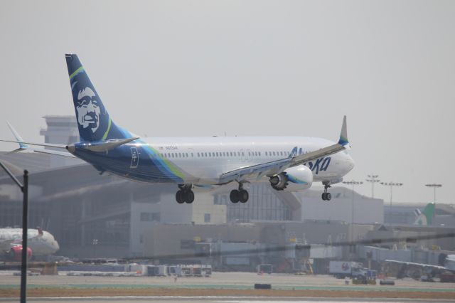 Boeing 737 MAX 9 (N913AK)