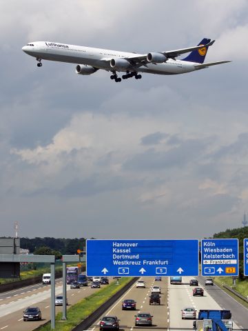 Airbus A340-600 (D-AIHK)