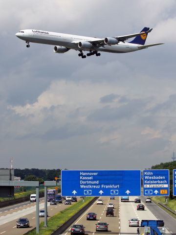 Airbus A340-600 (D-AIHK)