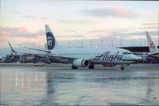 Boeing 737-700 —