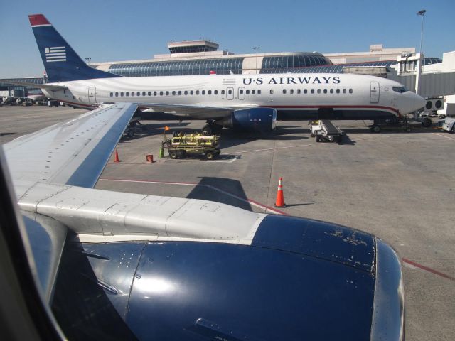 BOEING 737-400 (N442US)