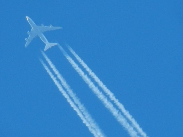 Boeing 747-400 (D-ABVT) - A Lufthansa Airlines Boeing B747-430 Flying Over My Home En-Route To Orlando, Catch Them While You Can! Because Lufthansa -400s Only Have About 4-5 Years Left!