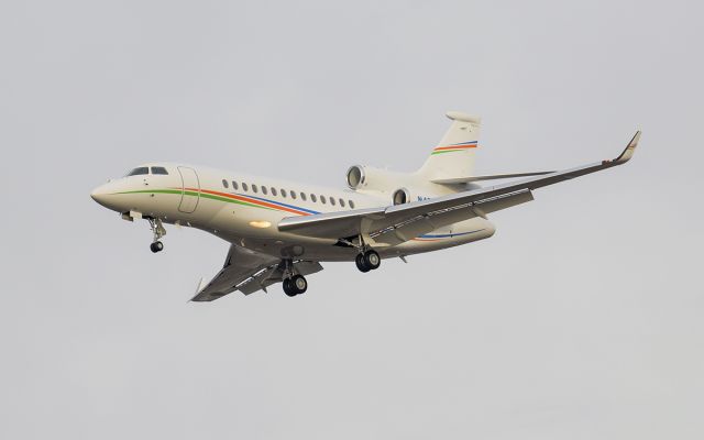 Dassault Falcon 7X (N496AC) - Runway 20R arrival @KDPA.