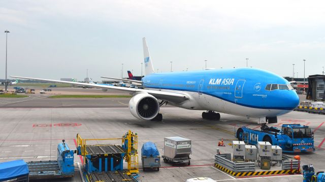 Boeing 777-200 (PH-BQM) - KLM Asia Boeing 777-206ER PH-BQM in Amsterdam 