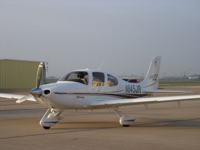 Cirrus SR-22 (N845JR)