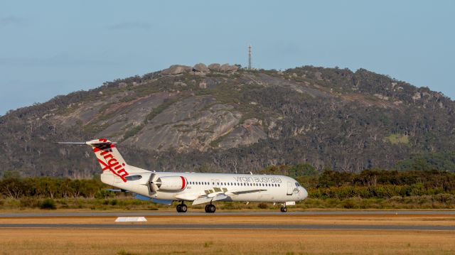 Fokker 100 (VH-FWH)