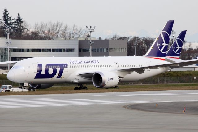 Boeing 787-8 (SP-LRE) - LOT Polish Airlines SP-LRE at Paine Field March 26, 2013.