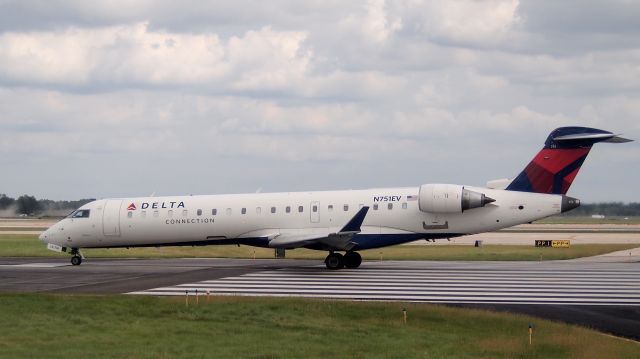 Canadair Regional Jet CRJ-700 (N751EV)