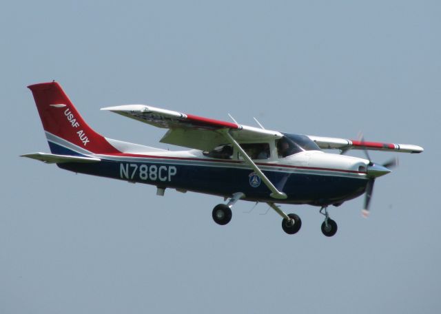 Cessna Skylane (N788CP) - At Downtown Shreveport.