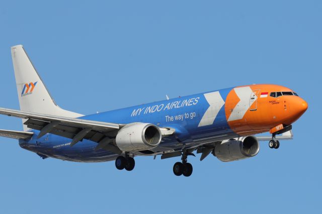 Boeing 737-700 (PK-MYI) - On approach to RWY 03