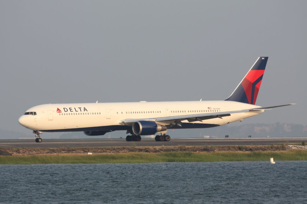 BOEING 767-400 (N839MH)