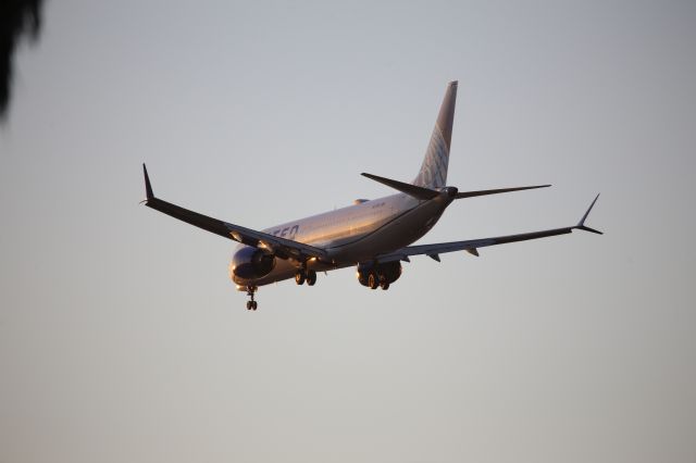 Boeing 737 MAX 9 (N37551)
