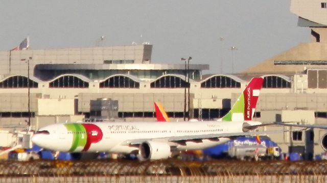 Airbus A330-900 (CS-TUP) - Taxiing for the departure to Lisbon(Lisboa)