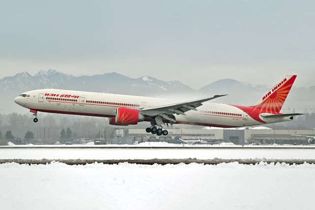 BOEING 777-300 (VT-ALX)