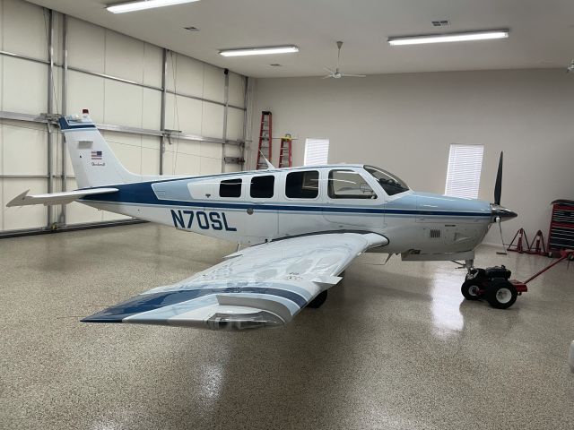 Beechcraft Bonanza (N70SL)